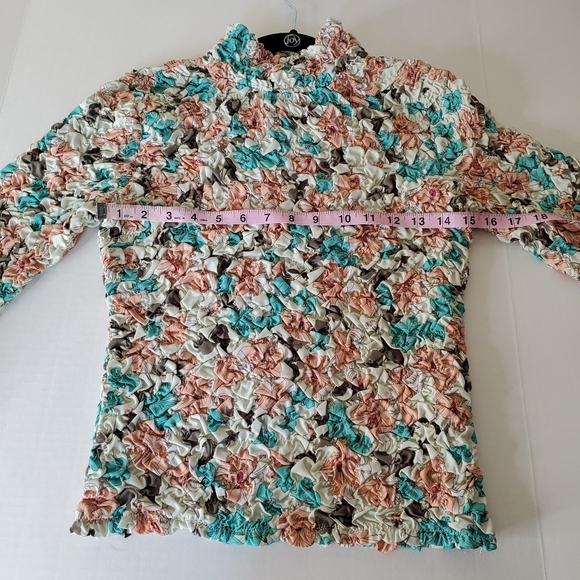 Dolan Left Coast Printed Pebble Smocked Turtleneck Top Blouse Sz Medium Crinkle - Picture 6 of 9